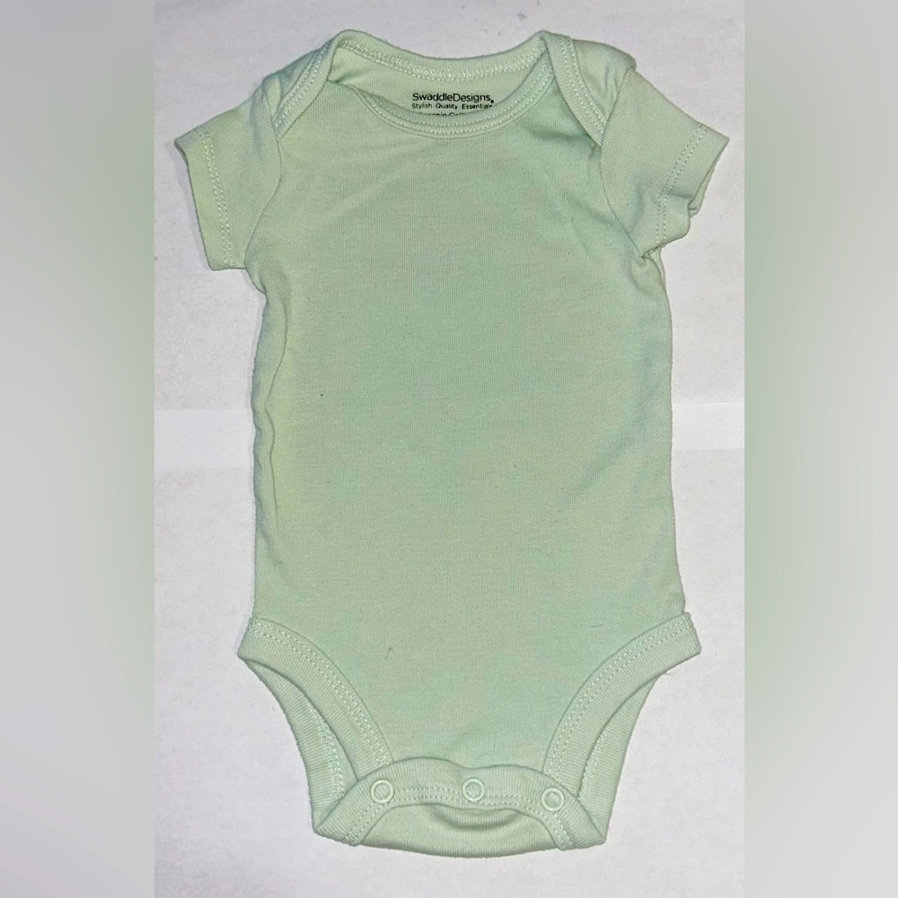 ⭐️$2 If Bundled⭐️ 0-3M Swaddle Designs, Organic Collection Light Green Onesie